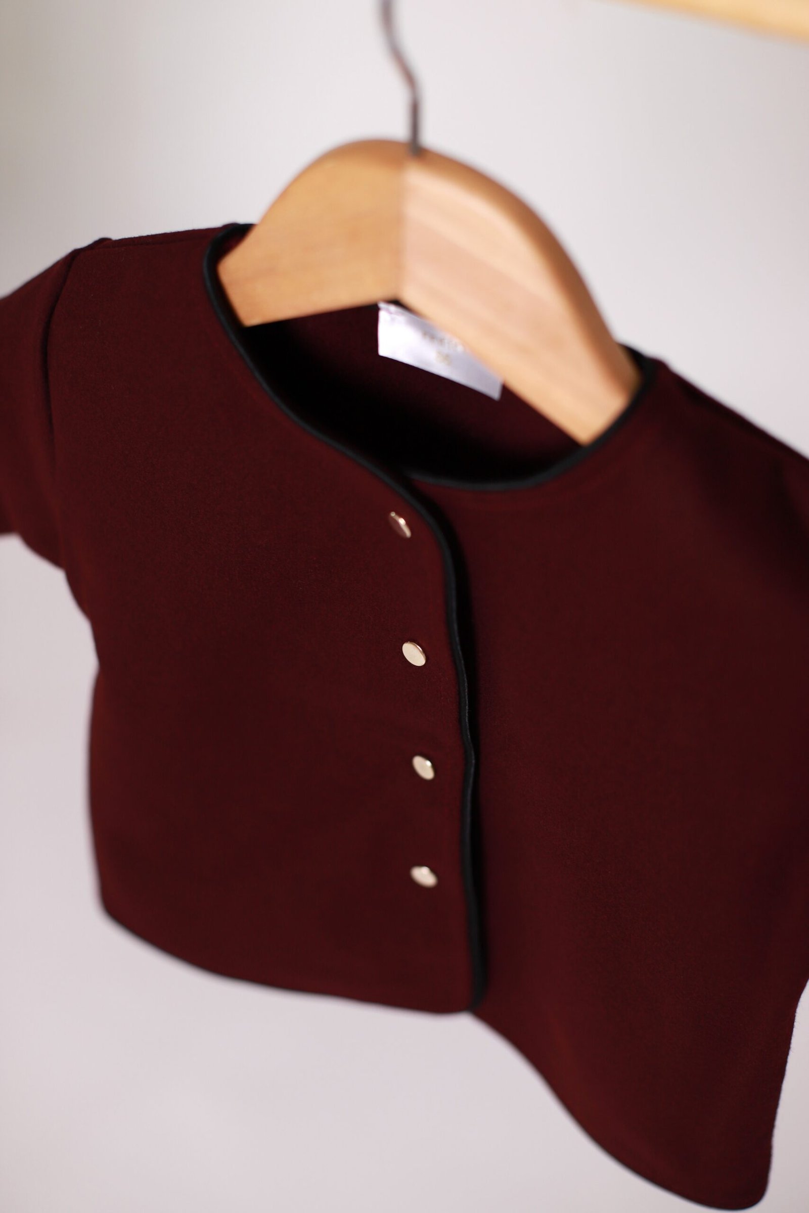 burgundiškas vilnos švarkelis