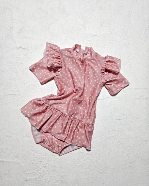 Maudymosi kostiumėlis su raukinukais ir sijonuku, dotted pink