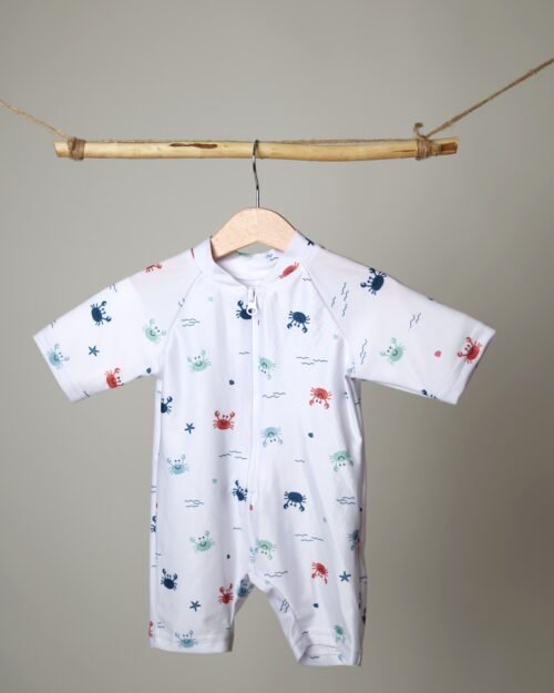 maudymosi kostiumėlis su upf