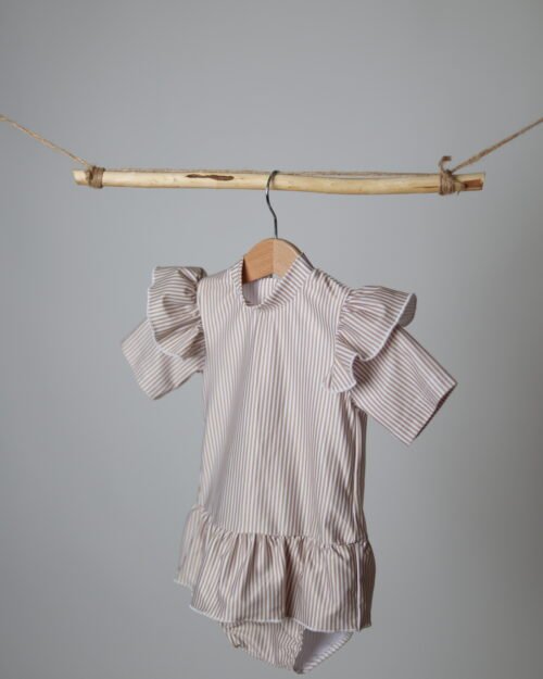 mergaitiškas maudymosi kostiumėlis su sijonuku