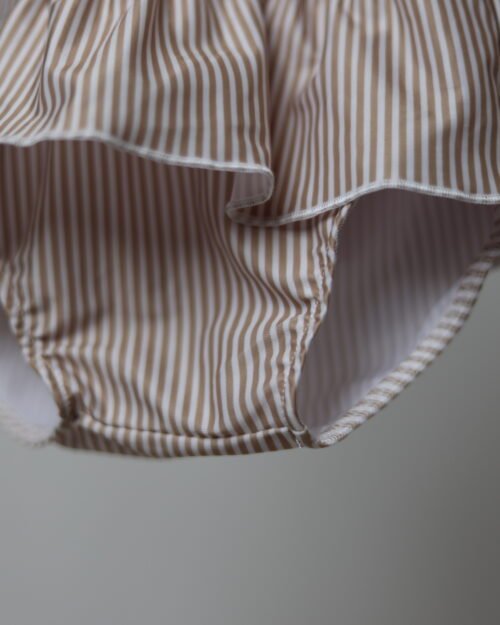 dryžuotas maudymosi kostiumėlis