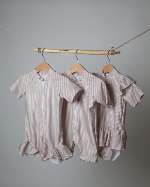 maudymosi kostiumėliai vaikams su upf