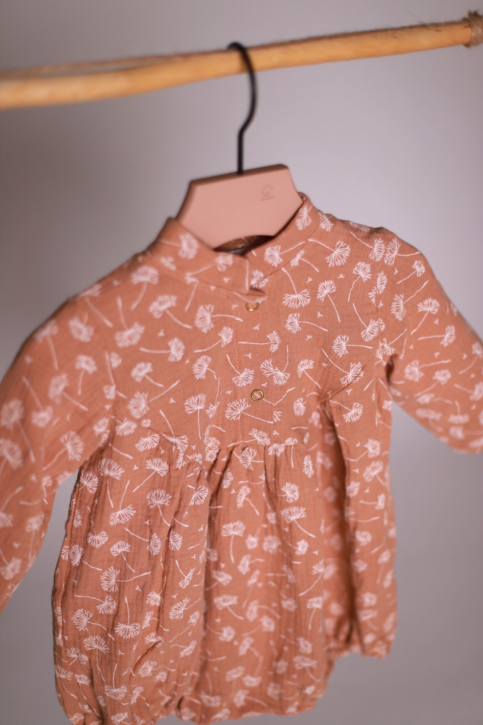 laisvas muslino kombinezonas