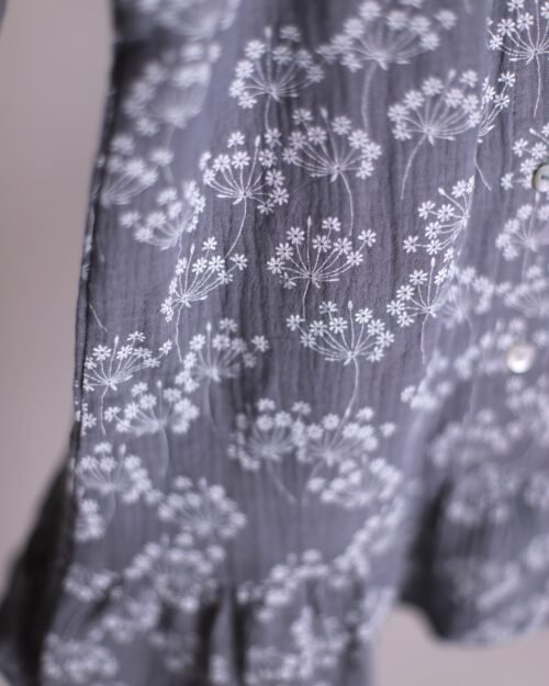 muslino suknelė su raukiniais