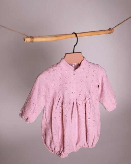 siuvinėtos medvilnės drabužiai