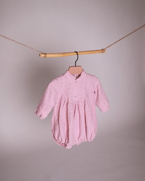 gėlėtas kombinezonas