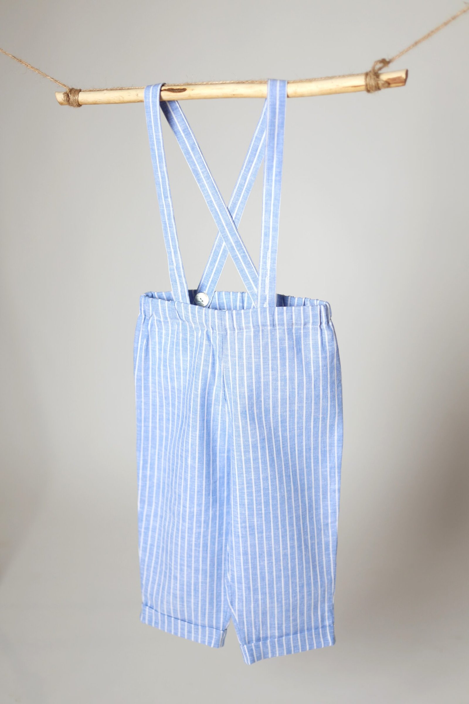 lino kelnės su petnešėlėmis