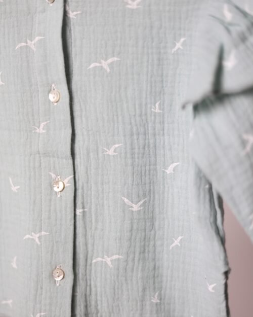 mergaitiški marškiniai su raukiniais