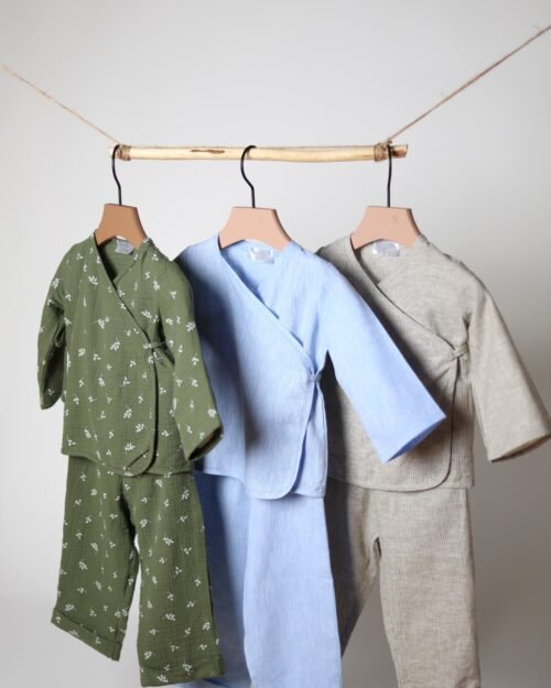 vaikiški lino kostiumėliai