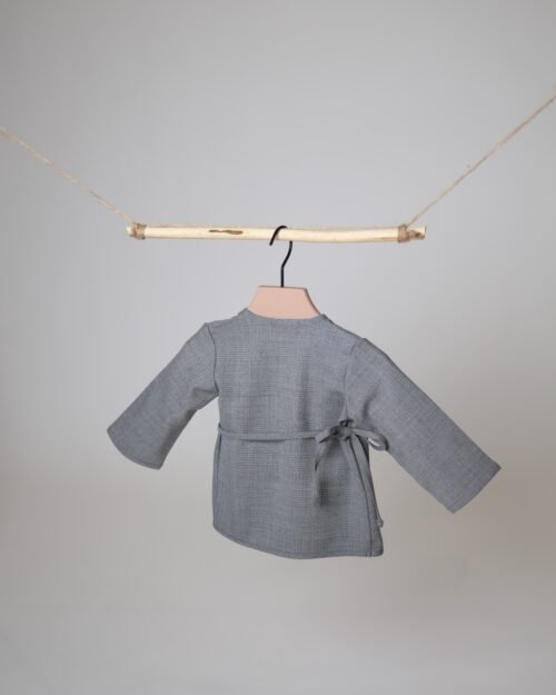 susiaučiamas pilkas vilnos švarkelis