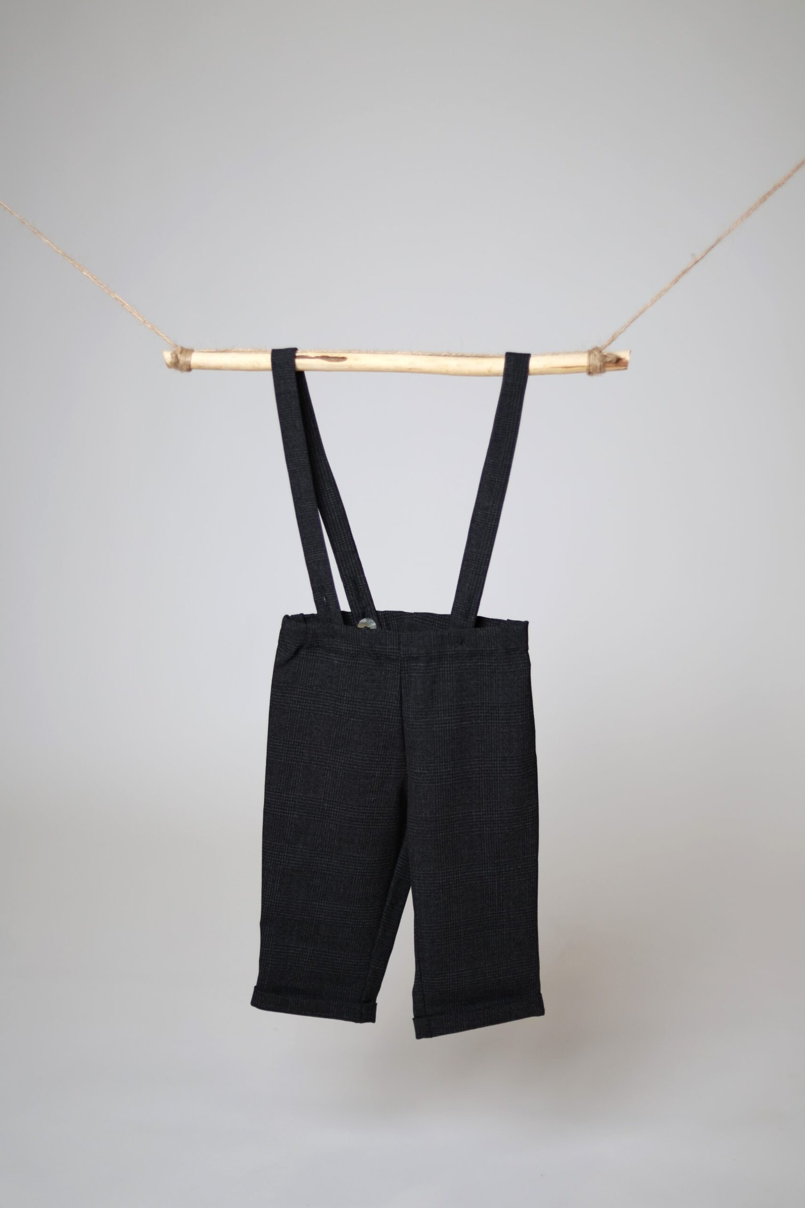 juodos languotos kelnės vaikams