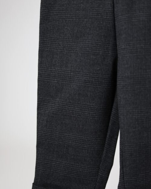 vaikiskos juodos languotos kelnes su petneselemis