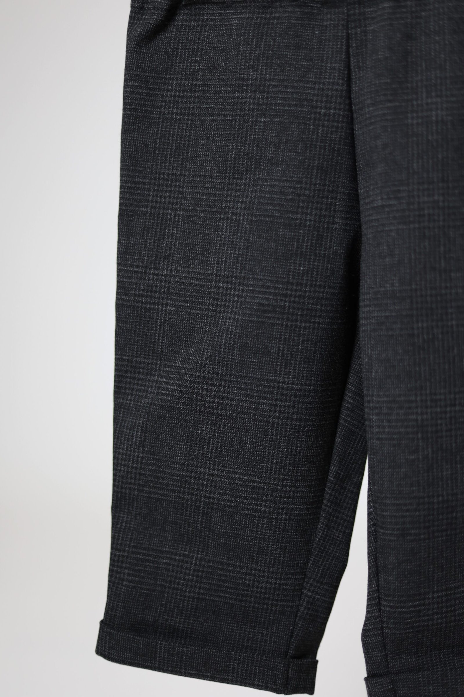 vaikiskos juodos languotos kelnes su petneselemis