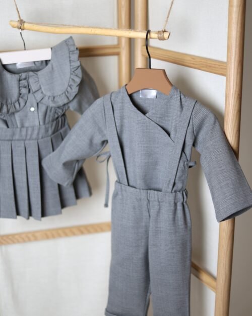 vaikiškas plonos vilnos kostiumėlis