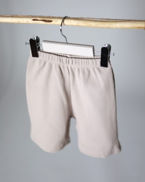 vaikiški smėlio spalvos šortai