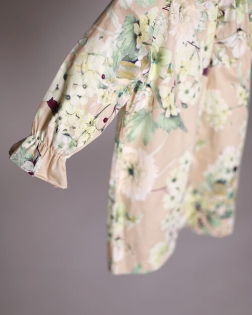 mergaitiška gėlėta suknelė