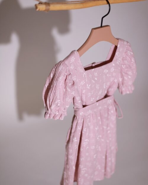 mergaitiška muslino suknelė