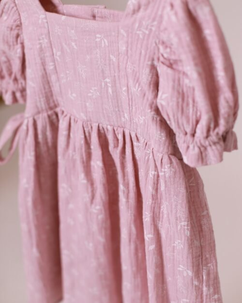 mergaitiška muslino suknelė