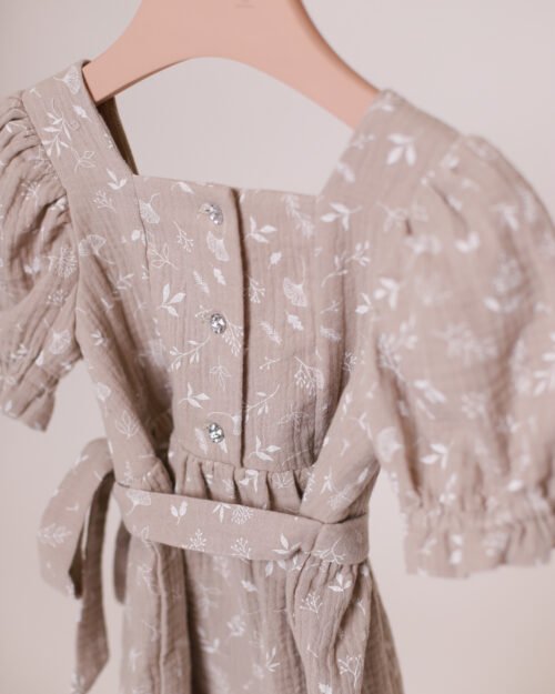 mergaitiska muslino suknele pustomis rankovemis