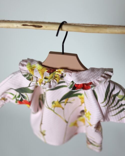 gėlėti marškiniai su apykakle