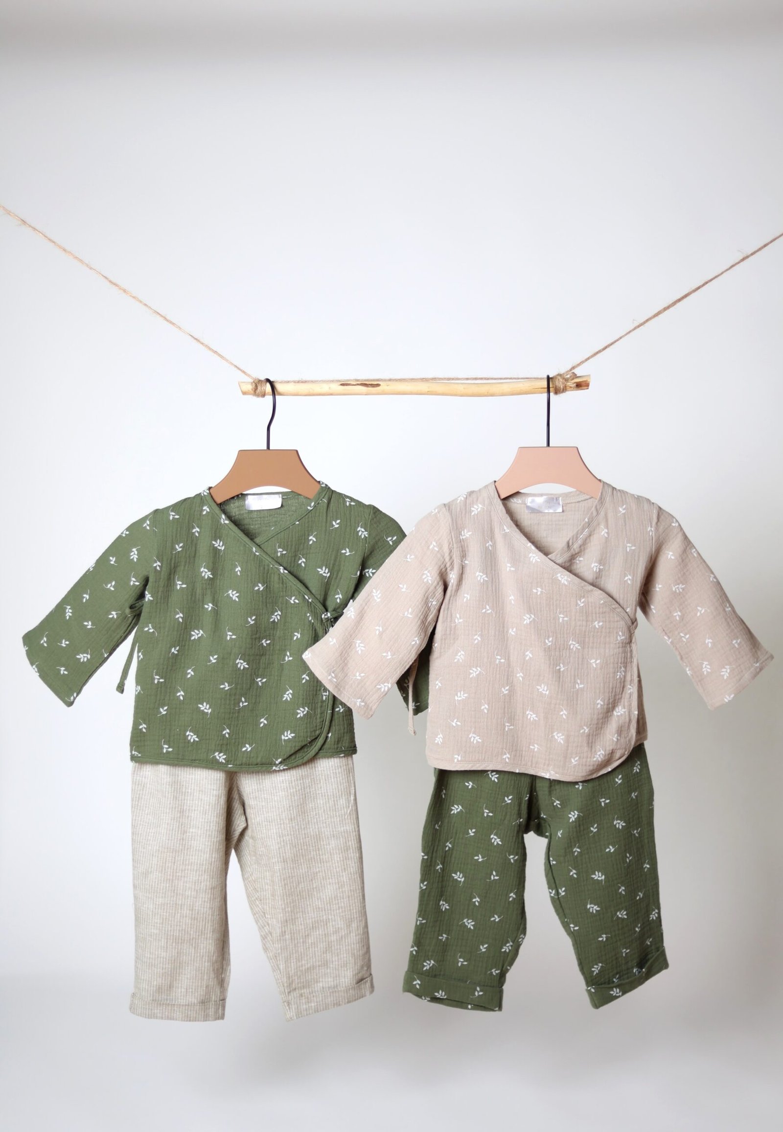 muslino kostiumėliai vaikams