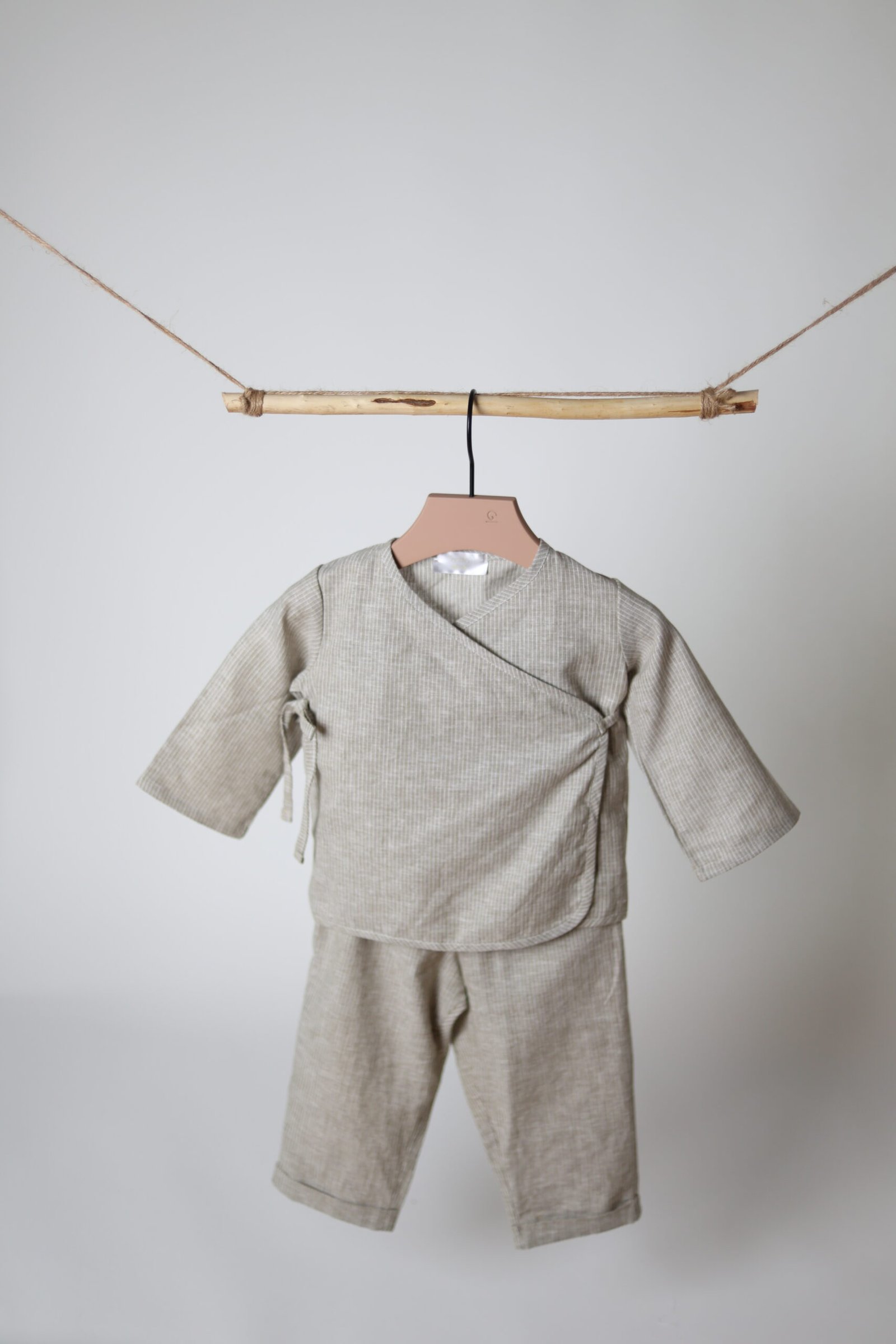 lininis kostiumėlis vaikams