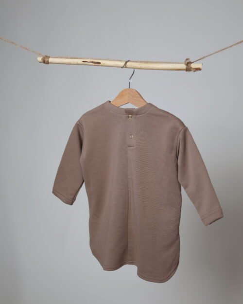 vaikiškas rudas džemperis