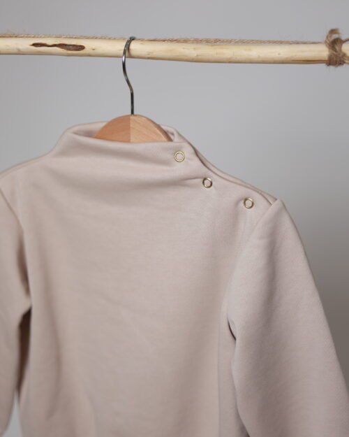 džemperis paaukštintu kaklu