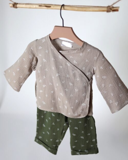 vaikiškas muslino kostiumėlis