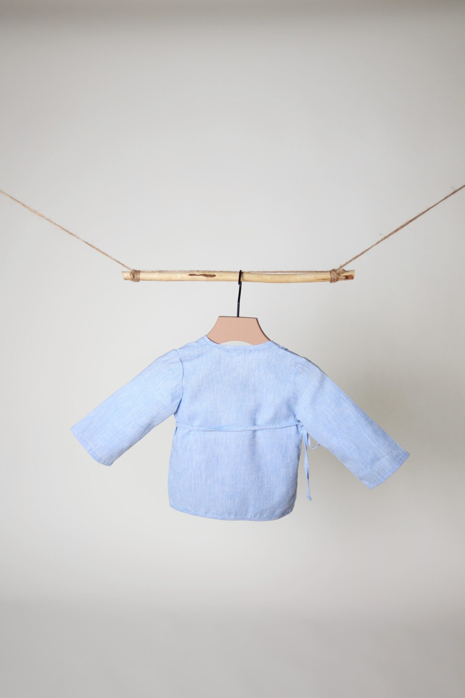 žydras švarkas iš lino