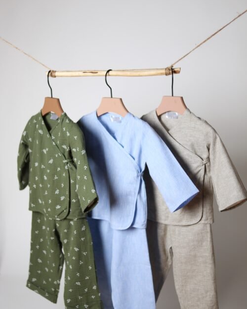 vaikiški lino kostiumėliai