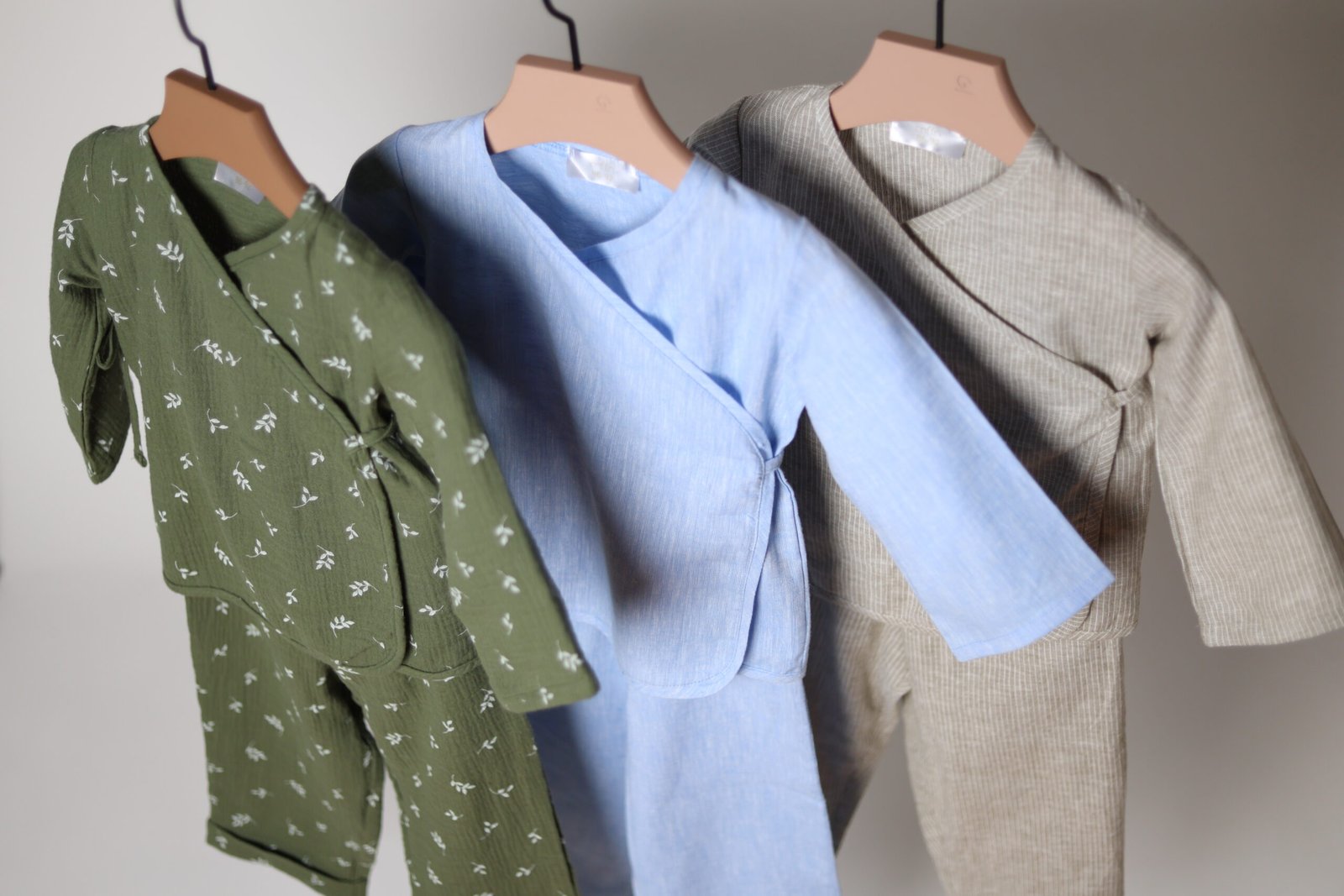 lininiai kostiumėliai vaikams