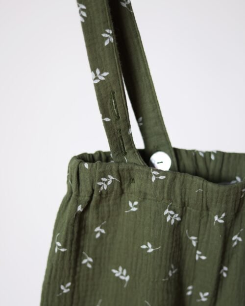 muslino kelnės su petnešėlėmis