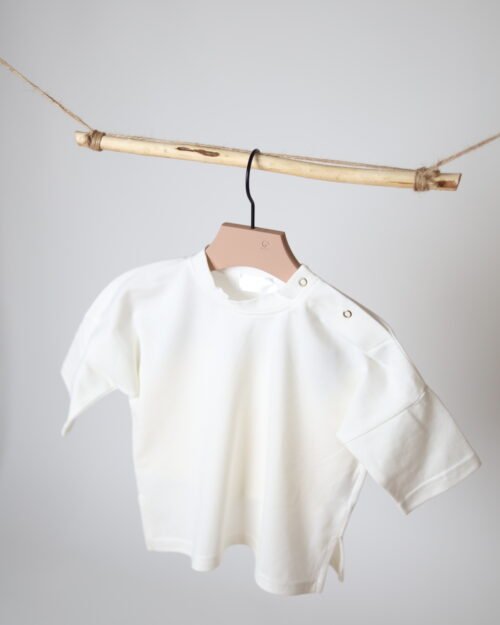 balti marškinėliai