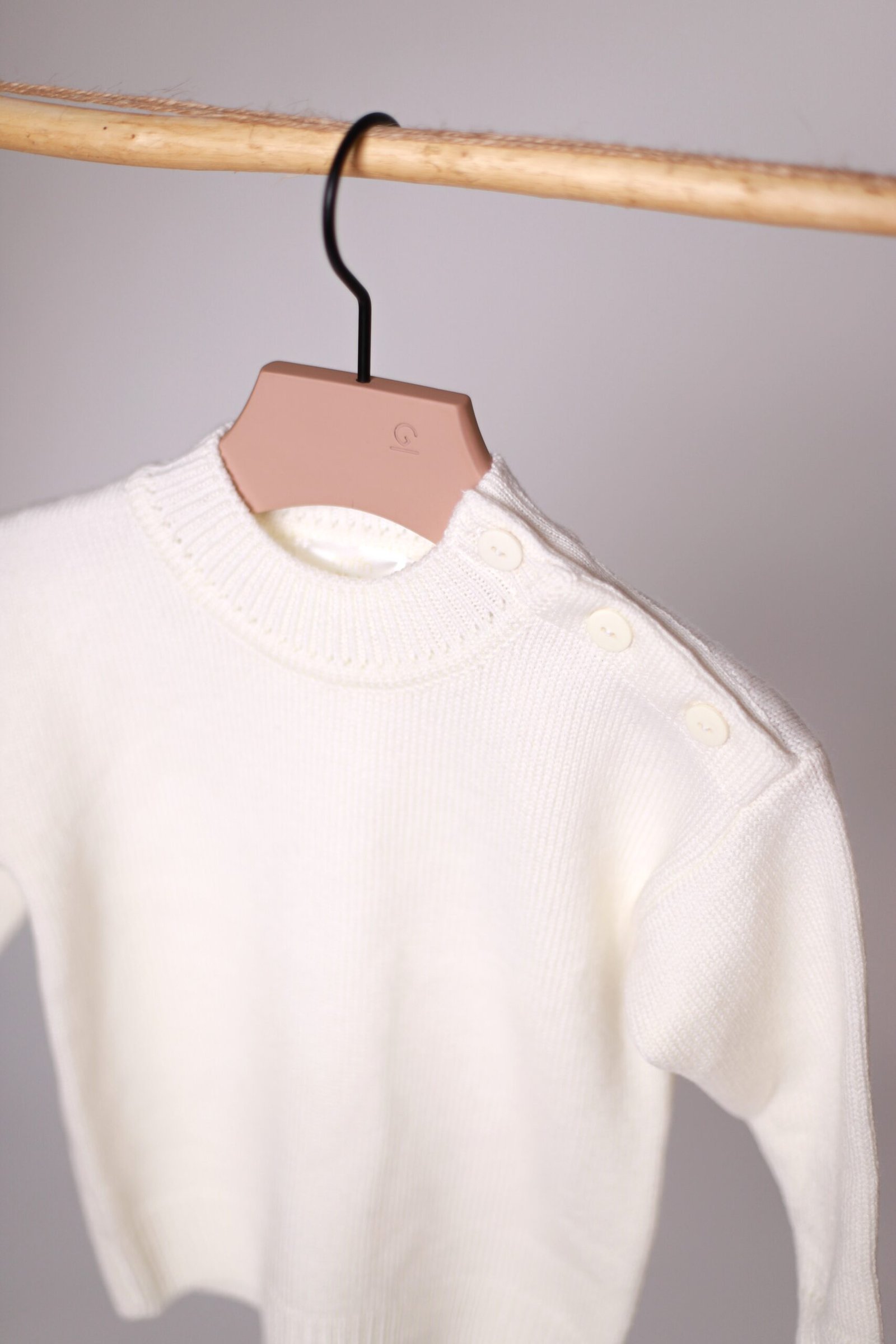 baltas merino vilnos megztukas