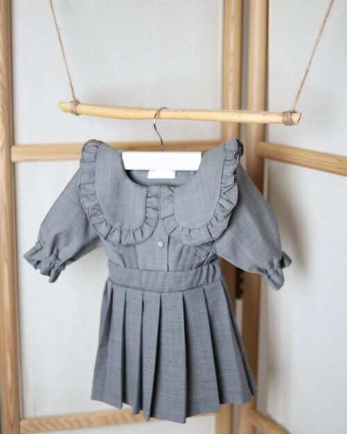 elegantiškas kostiumėlis vaikams