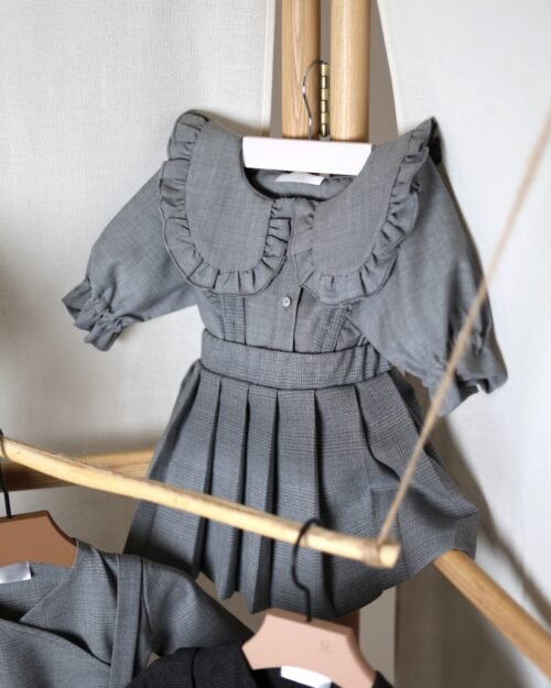 mergaitiški marškiniai su raukinukais