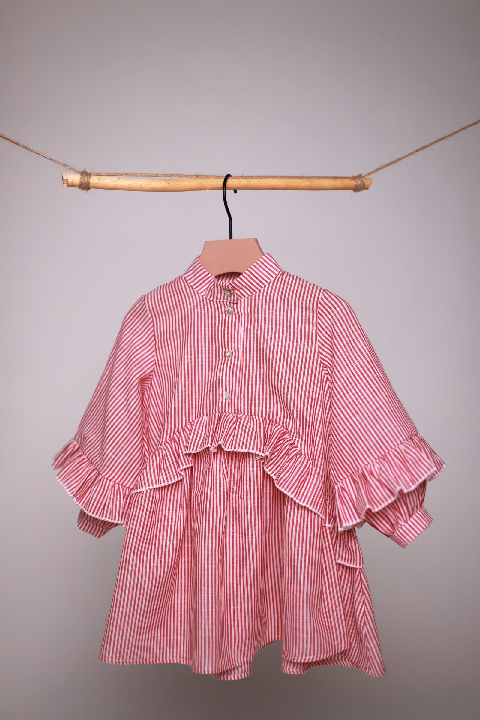 mergaitiška suknelė su raukiniais