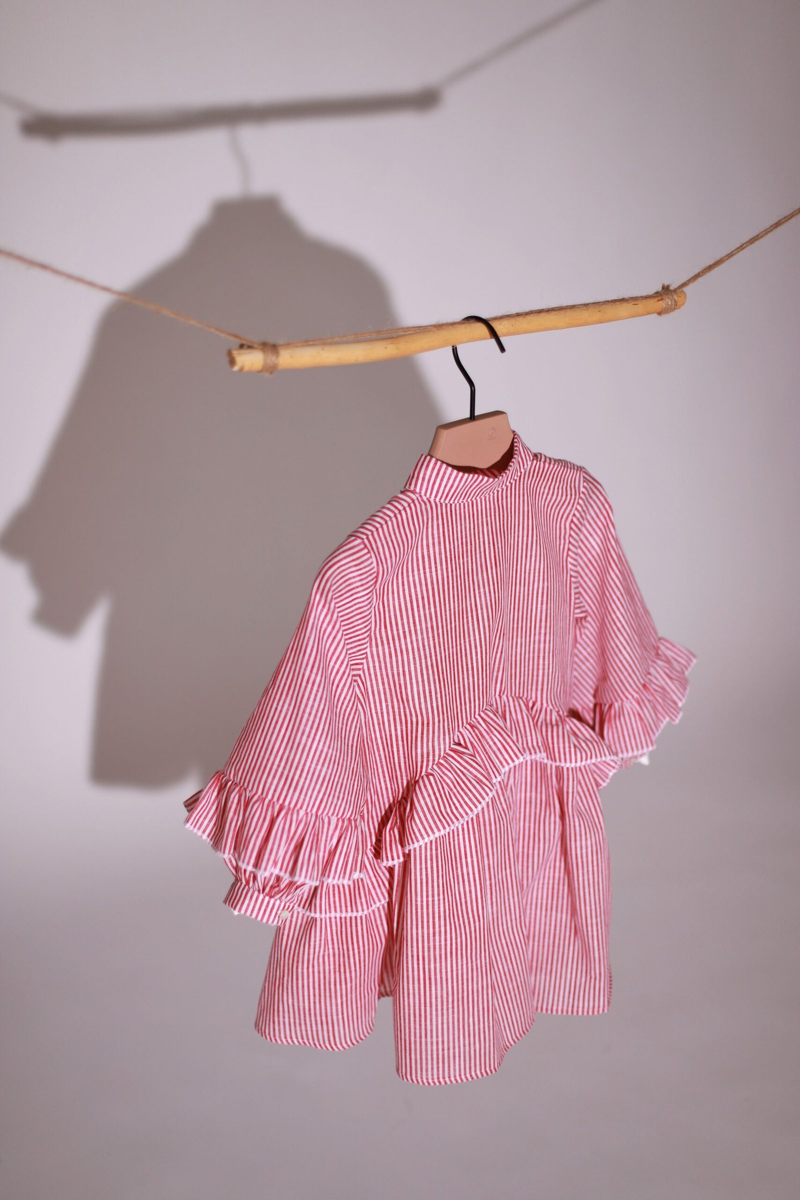 suknelė su raukiniais