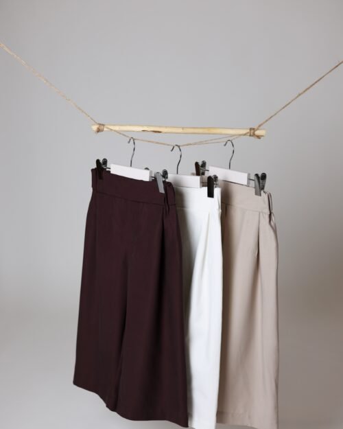 plačios kelnės su klostėmis vaikams