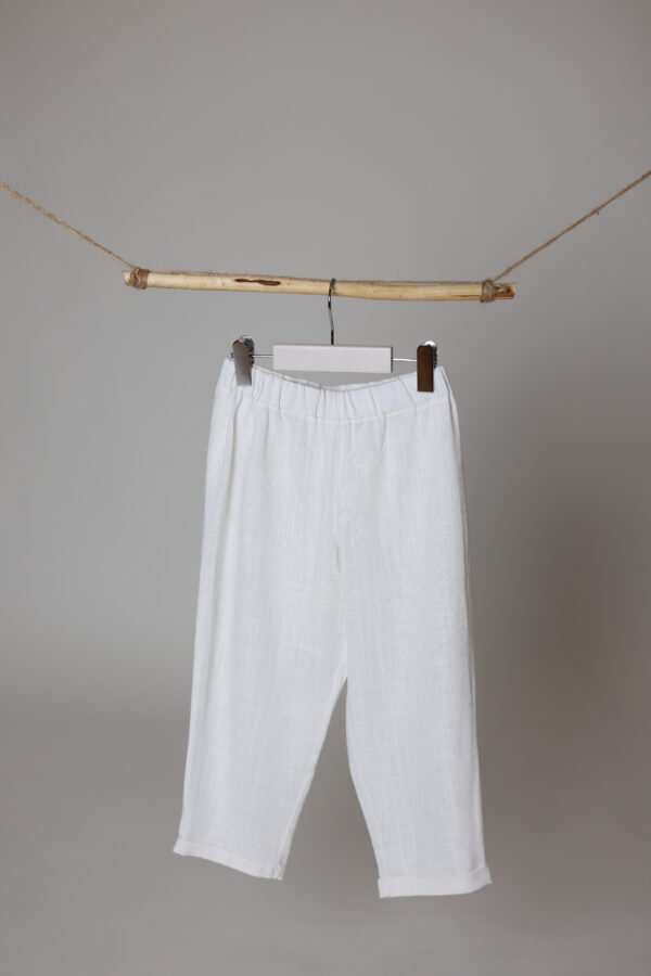 naturalaus lino kelnes