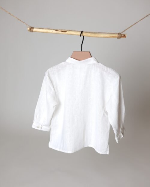 balti lininiai marškiniai