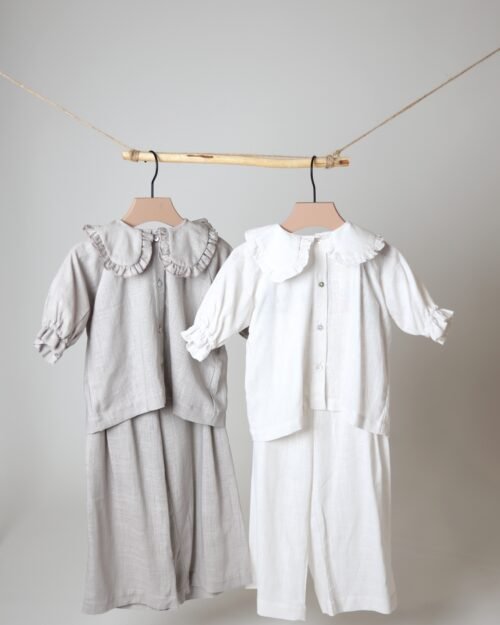 vaikiški lino kostiumėliai