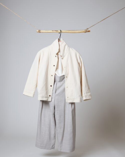 plačios lininės kelnės