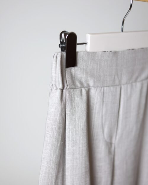 klostuotos lininės kelnės