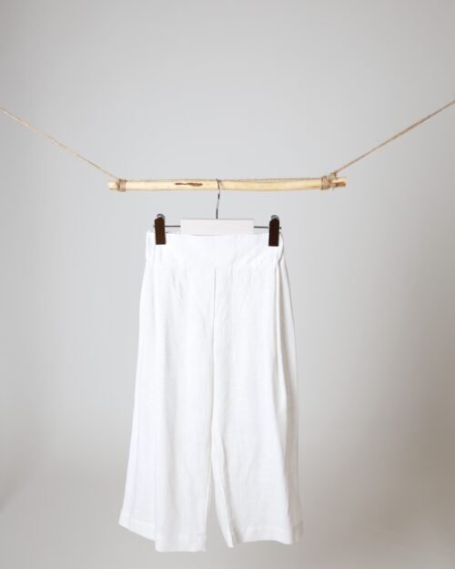 baltos lininės kelnės