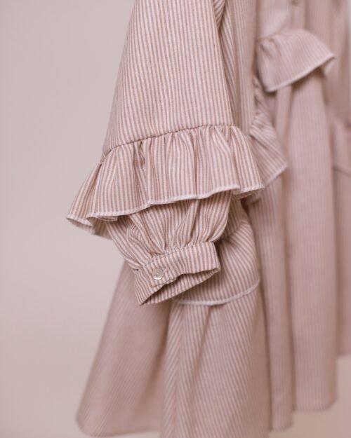 laisva raukinių suknelė