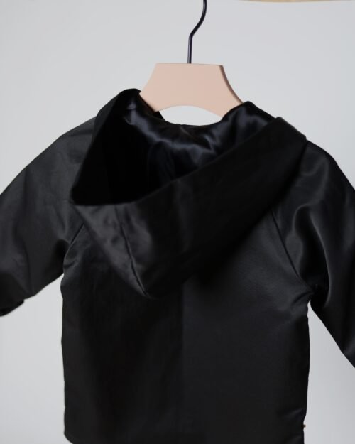 juoda vaikiška striukė