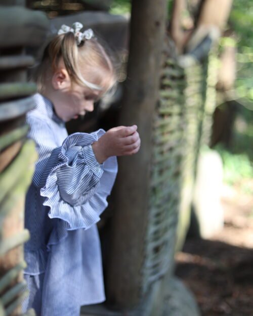 mergaitiška suknelė su raukiniais