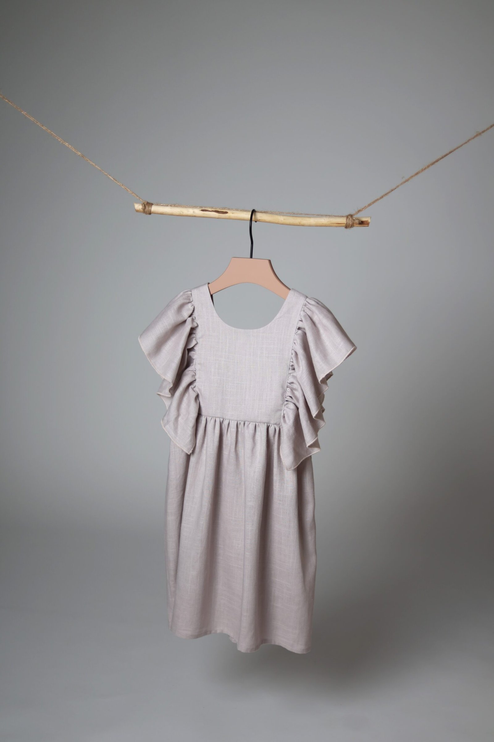 lino suknelė su raukiniais